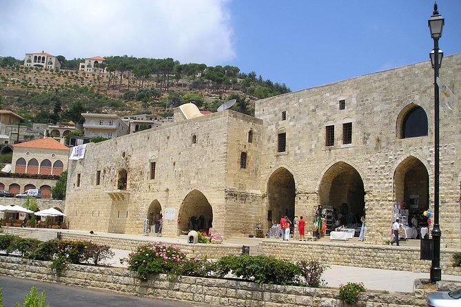Beirut, Beiteddine & DeirElQamar Day Trip-With Lunch(4G on Board) - What the guide adds to a multilingual group
