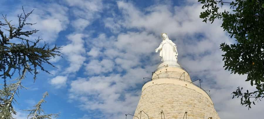 Beirut: Jeita Grotto, Harissa, Byblos group tour & Guide - Harissa by cable car, with Beirut below