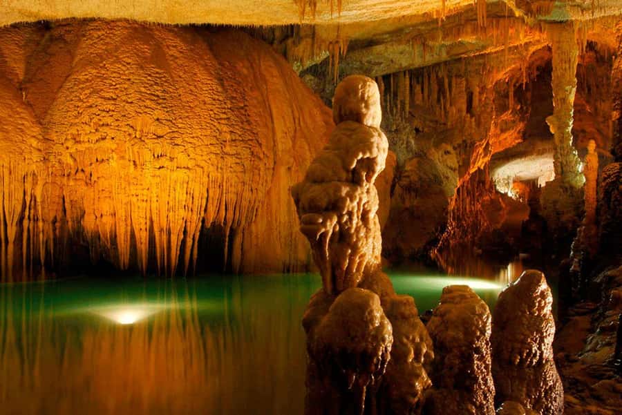 Lebanon: Beirut, Jeita Grotto, Byblos Private Tour and Lunch - A full day in three very different settings