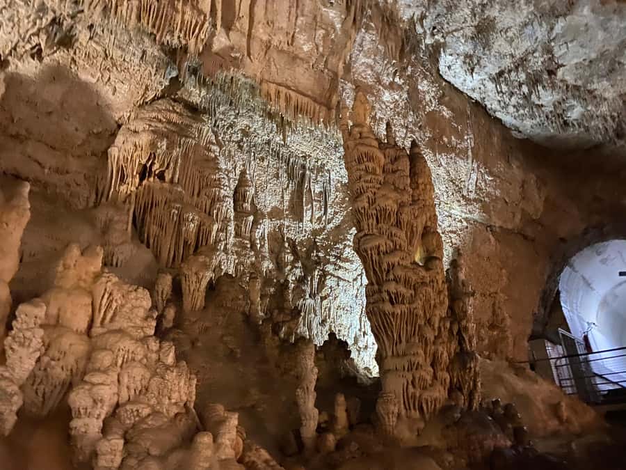 Lebanon: Beirut, Jeita Grotto, Byblos Private Tour and Lunch - Harissa by cable car: a short ride with a wide view