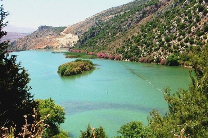 Palace of Dreams - Oyoun El Samak - Zahlan Grotto - Jabal El Arbaaine - Bakhoun’s Palace of Dreams and its sparkling stone